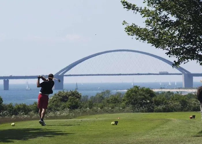 By The Swimming Pool F 996